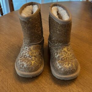 Tan & Gold Glitter Toddler Uggs size 8c